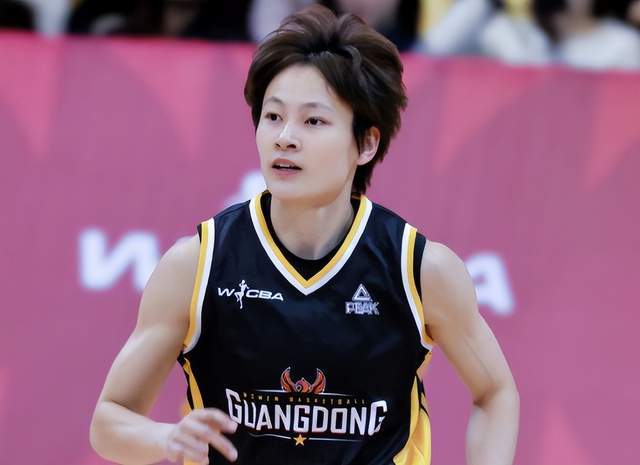 山东女篮终结广东14连胜，张子宇一数据全队最低，最后时刻遭弃用